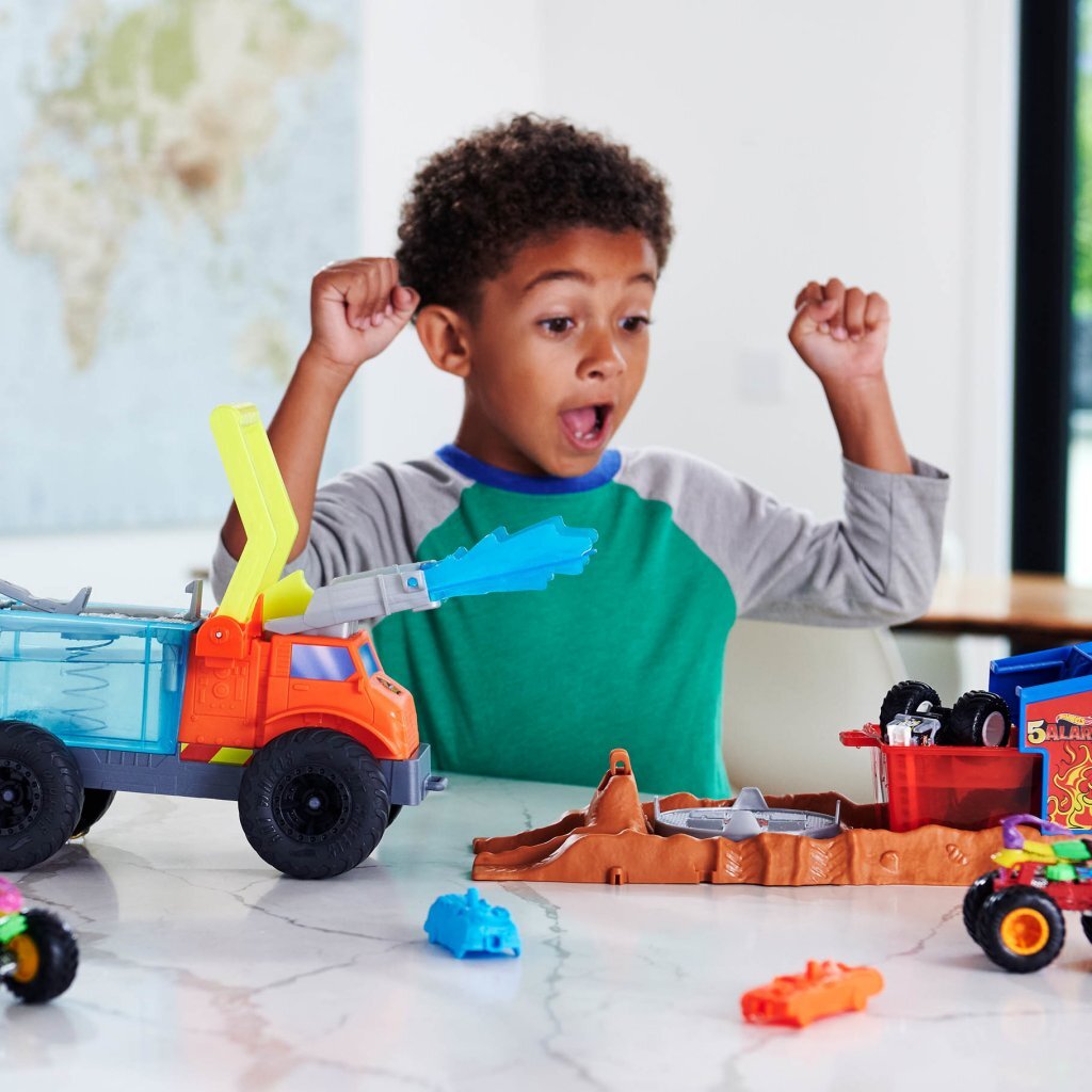 Mattel Hot Wheels Monster Trucks Fire Crash Challenge